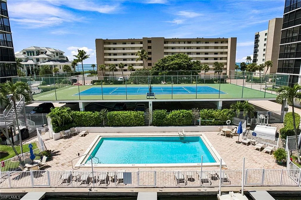 2 bed, 2.0 bath, 1516 sqft, $8,000 — Photo 3
