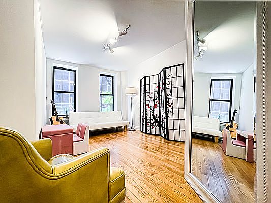 3rd image of 210 E 67th St APT 52