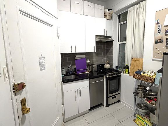 4th image of 18 N Moore St APT 2R
