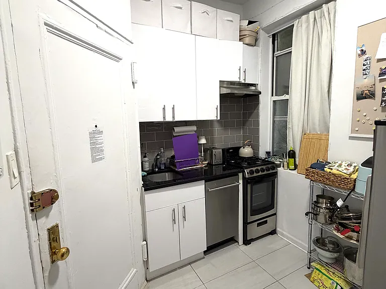 18 N Moore St #2R — Photo 4