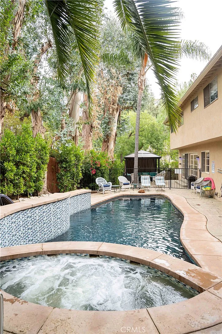 4 bed, 2900 sqft, $8,995 — Photo 2