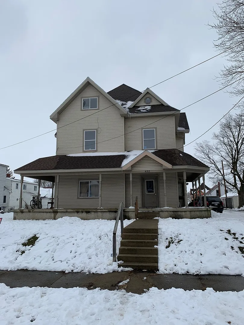 452 S. Main St. — Photo 2