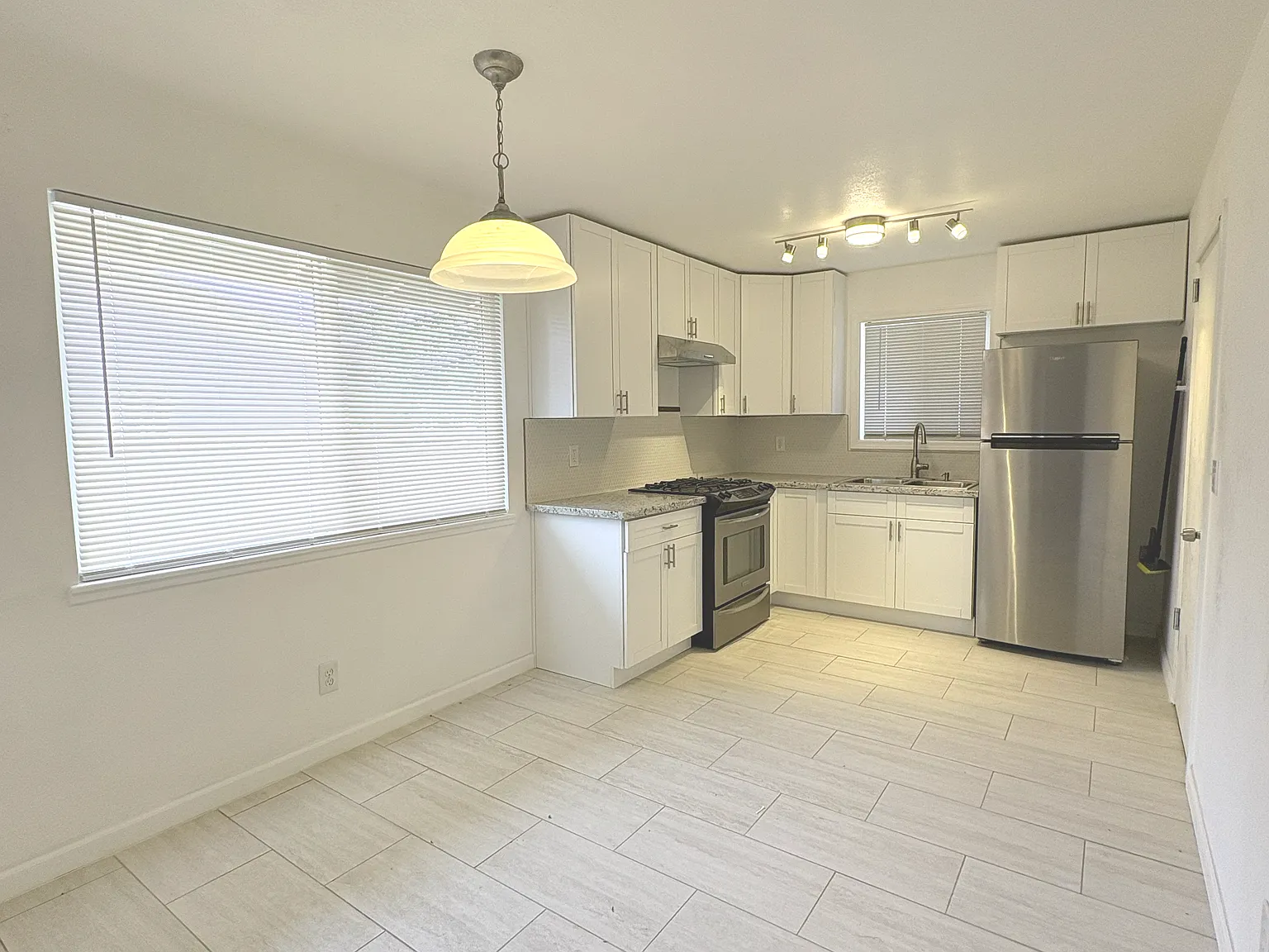 2 bed, 963 sqft, $1,950 — Photo 3