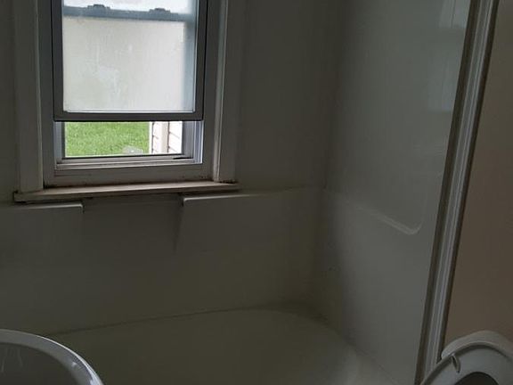 2nd image of 5614 Bedford St