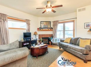 2 Country Glen Cir, Madison, WI 53719