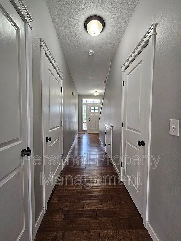 4 bed, 2.5 bath, 1948 sqft, $2,795 — Photo 2