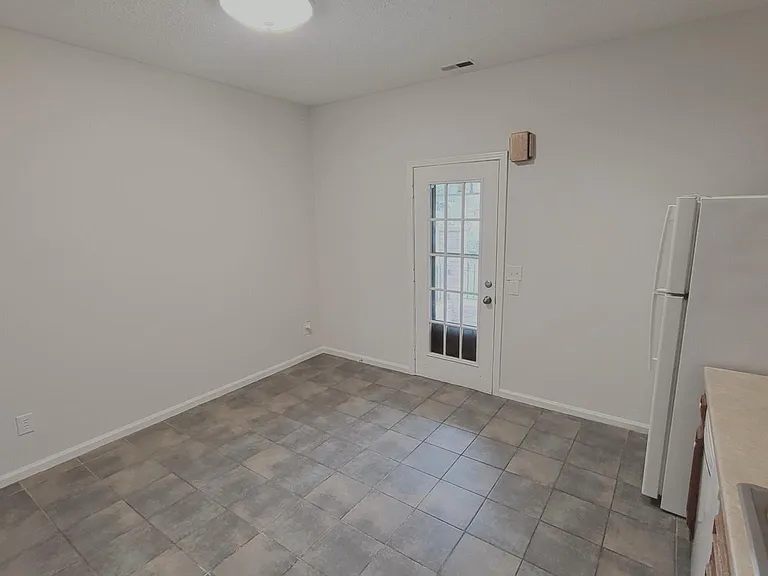 301 Hickory Pl — Photo 17