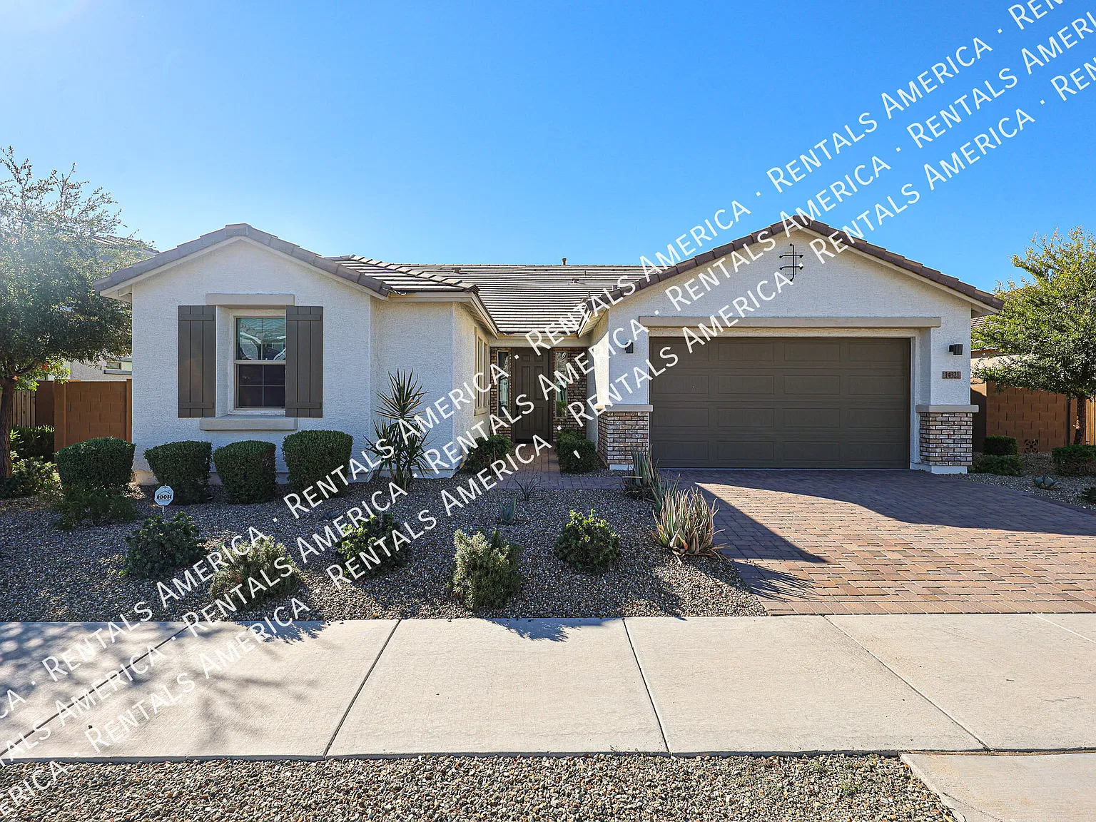 Beautiful Modern Home with Private Pool in Surprise, AZ! — Photo 2