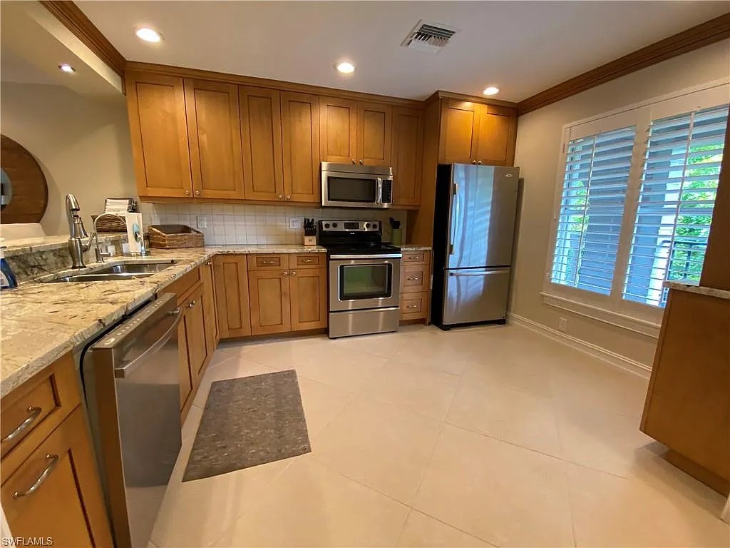 2 bed, 2.0 bath, 1335 sqft, $11,000 — Photo 3