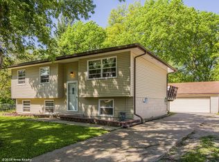 1835 Virginia Cir, Des Moines, IA 50320