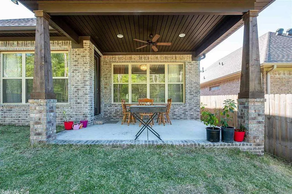 3 bed, 1883 sqft, $2,500 — Photo 3