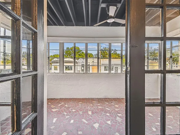2102 W La Salle St — Photo 55