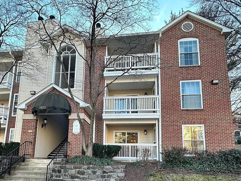 1523 Lincoln Way #204B — Photo 1