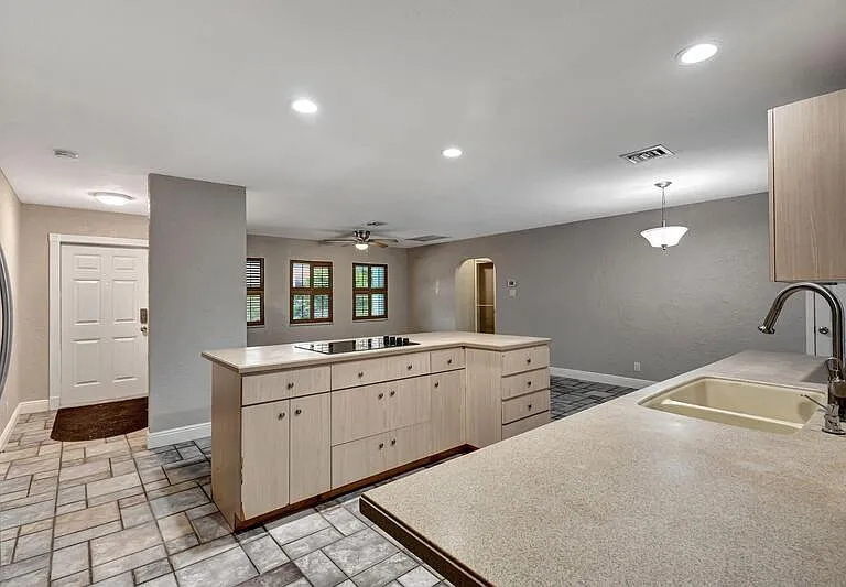 1402 Cormorant Rd — Photo 6