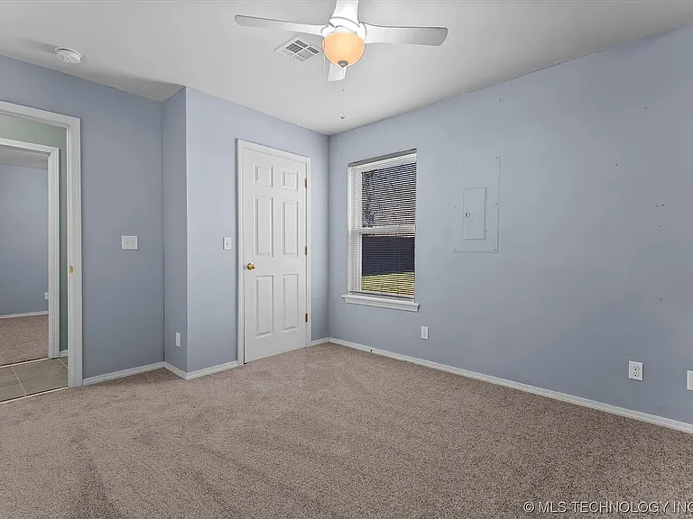 1449 S Oak Ave — Photo 12