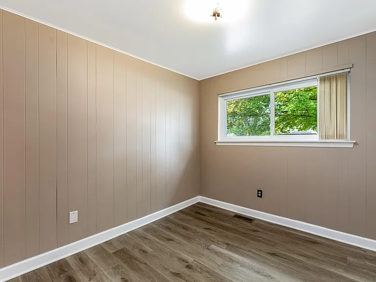 28550 Pierce St — Photo 12
