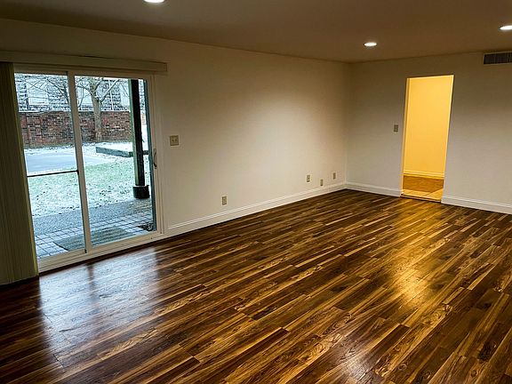4th image of 3217 Kemmons Dr #2