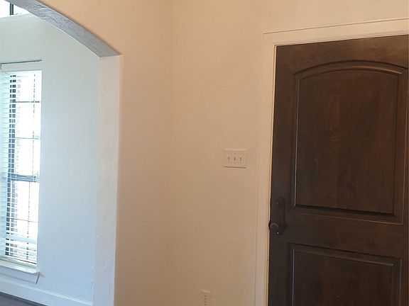 3rd image of 2700 Taft Blvd