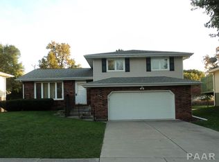 2914 W Larchmont Ln, Peoria, IL 61615
