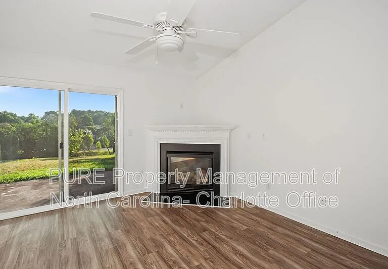 2910 Bridgeville Ln — Photo 5