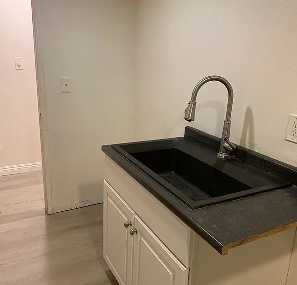1039 Barston Ave — Photo 15