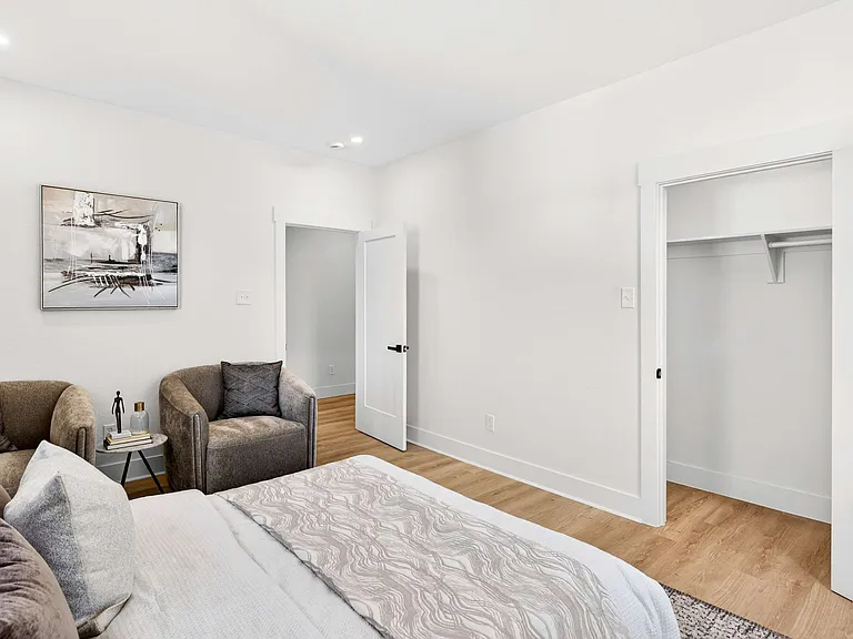 439 W 9th St #3 — Photo 3