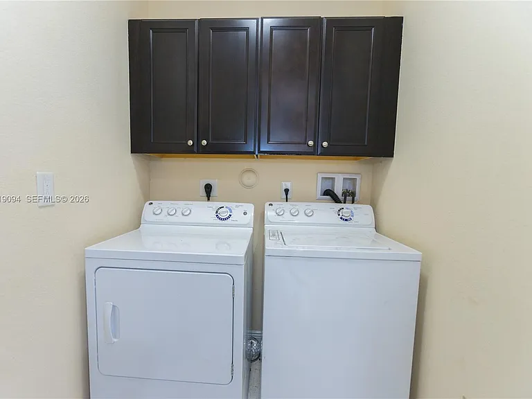 9965 NW 86th Ter — Photo 15
