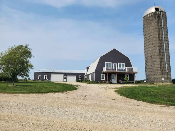36648 Crystal Rd, Strawberry Point, IA 52076