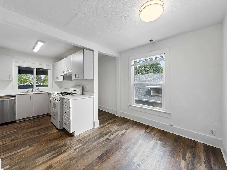 421 S College St #4 — Photo 10
