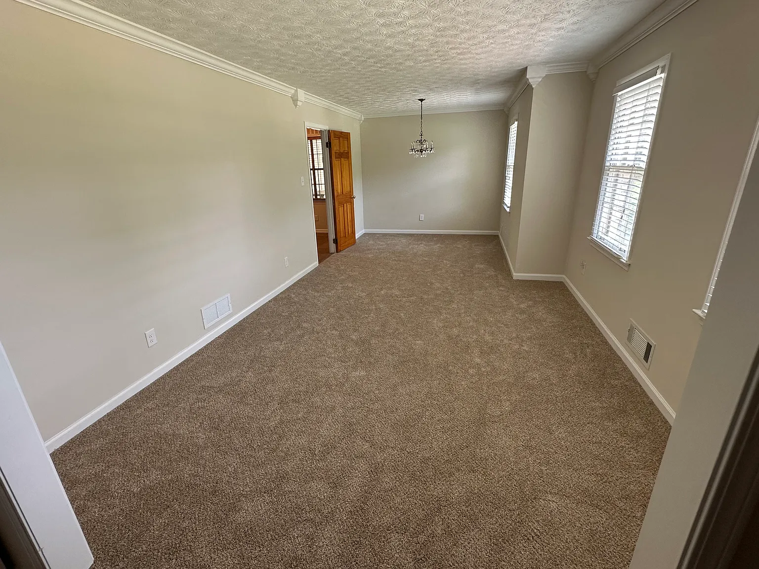 3 bed, 1552 sqft, $2,200 — Photo 4