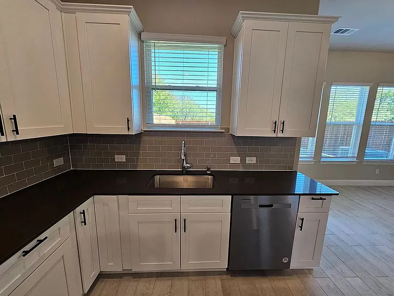 549 Hutchinson Ln — Photo 15