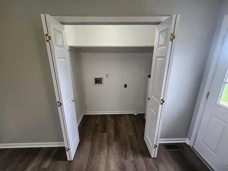 100 Beth Dr — Photo 1
