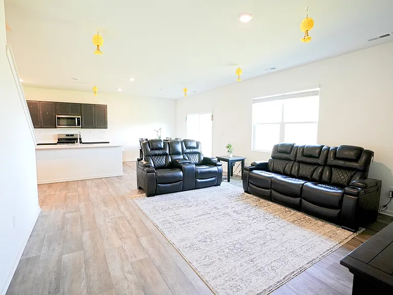 2733 Berrywood Ln — Photo 4