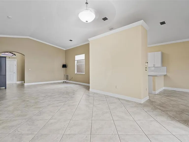 5101 SW 134th Ave — Photo 2