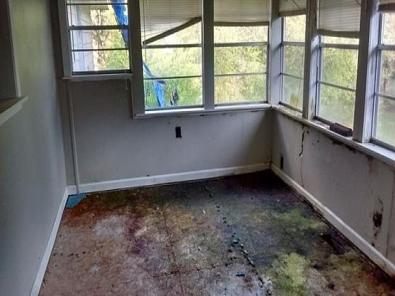 3rd image of 475 W Mark St