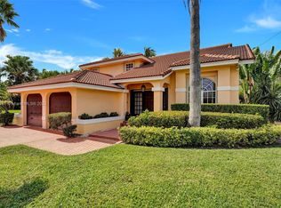 20100 Red Run Dr, Hialeah, FL 33015