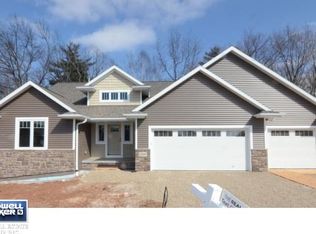 3349 Largo Ridge Dr, Green Bay, WI 54311
