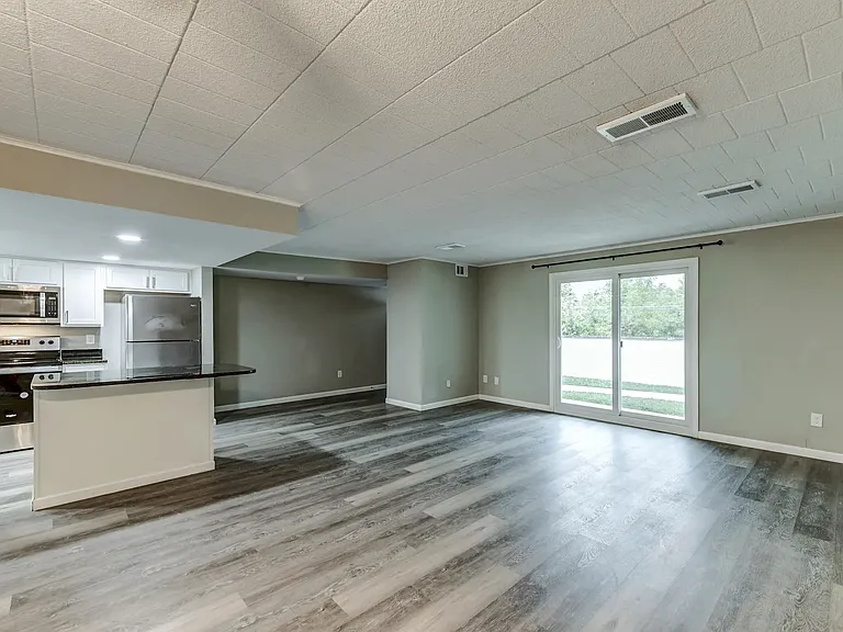 2207-2217 Aurora Dr #2215 — Photo 7