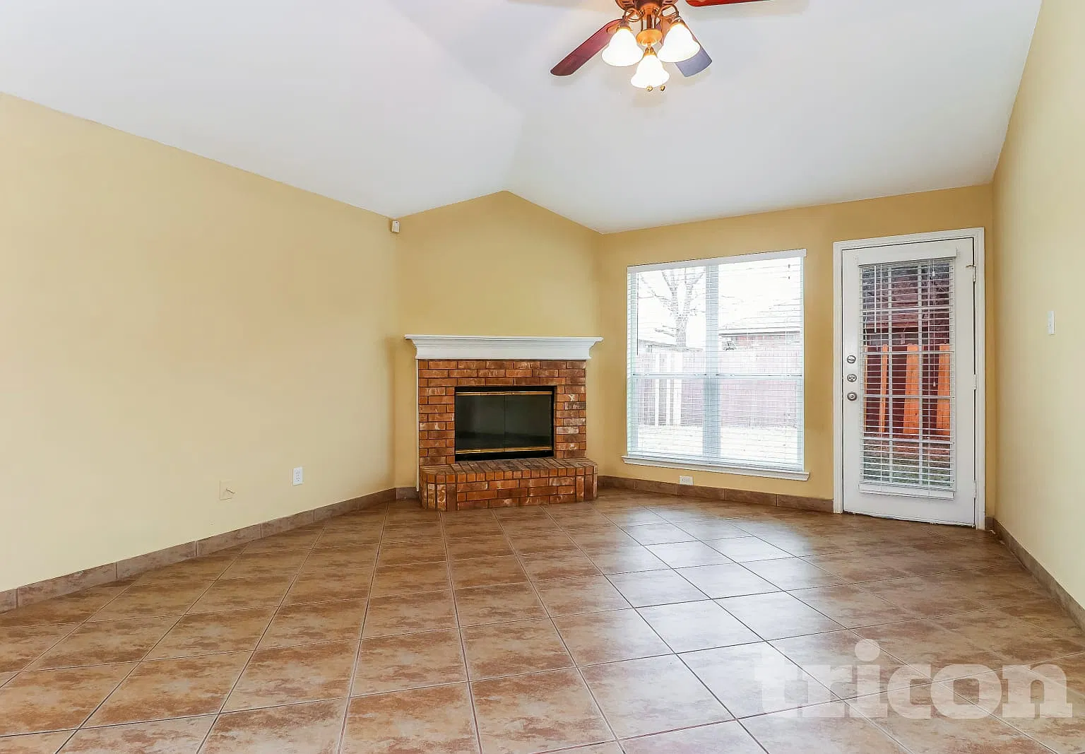 10613 Aransas Drive Fort Worth TX — Photo 2