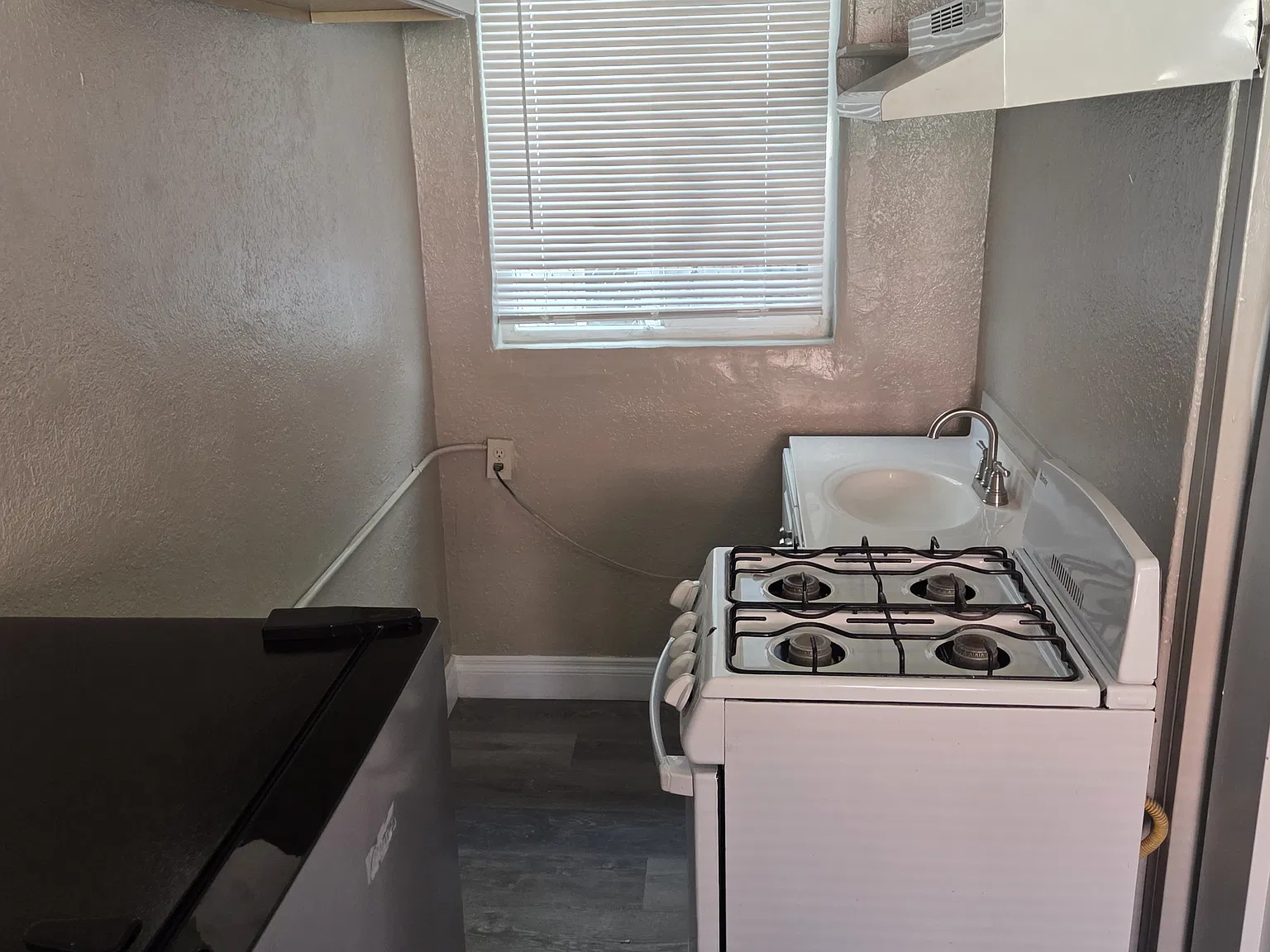 Studio, 200 sqft, $975 — Photo 3