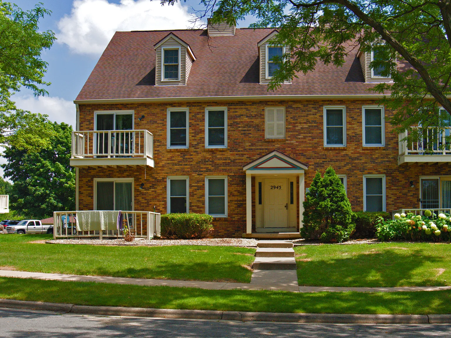 2 bed, 900 sqft, $1,474 — Photo 3