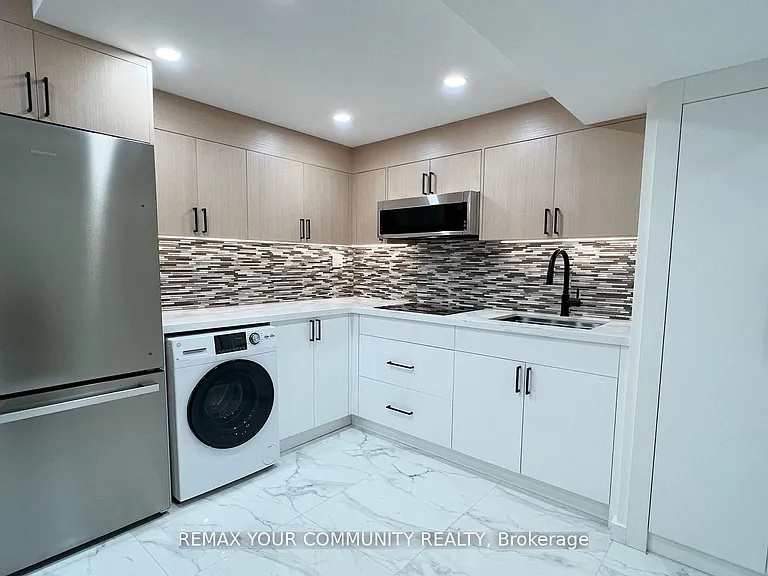 24 Foxhill Dr #LOWER — Photo 4