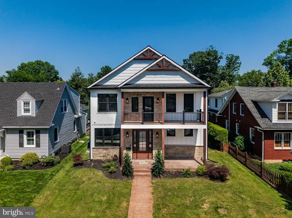 207 Maple Ave, Hershey, PA 17033