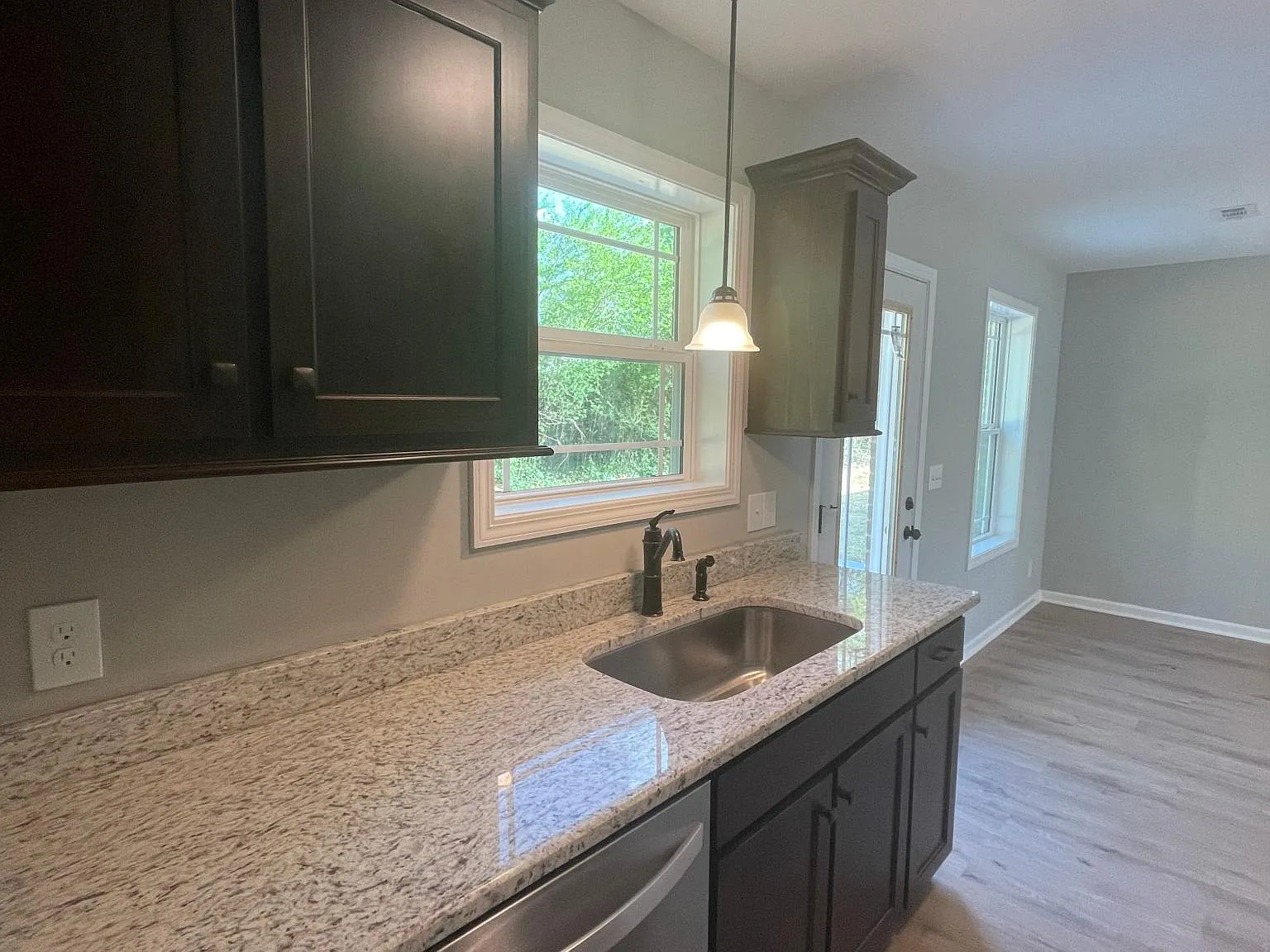 125 Dogwood Ct — Photo 3
