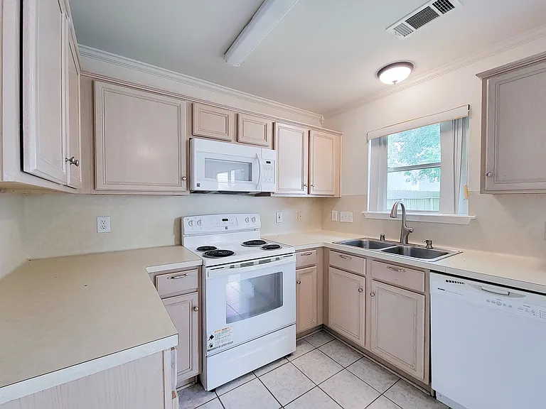 11810 Rolling Stream Dr — Photo 11