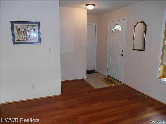 3rd image of 1440 W Elmwood Ave