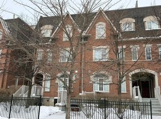 615 Shoreline Dr #17, Mississauga, ON L5B4K4
