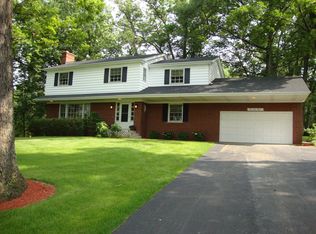 6411 Hillside Rd, Crystal Lake, IL 60012