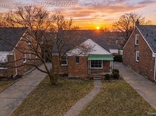 1421 Hollywood St, Dearborn, MI