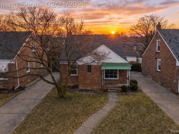 1421 Hollywood St, Dearborn, MI 48124